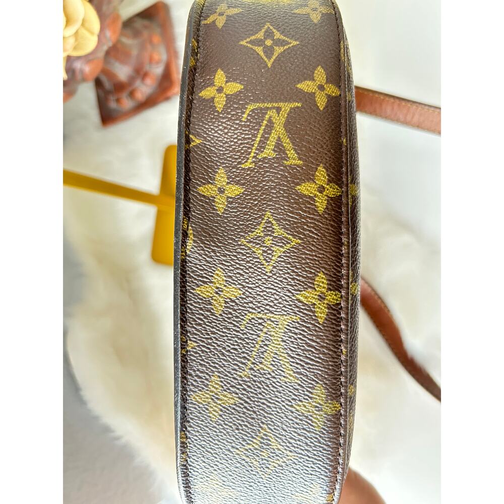 Louis Vuitton Vintage Saint Cloud Monogram GM Crossbody Bag (60s-80s) - Picture 7 of 15
